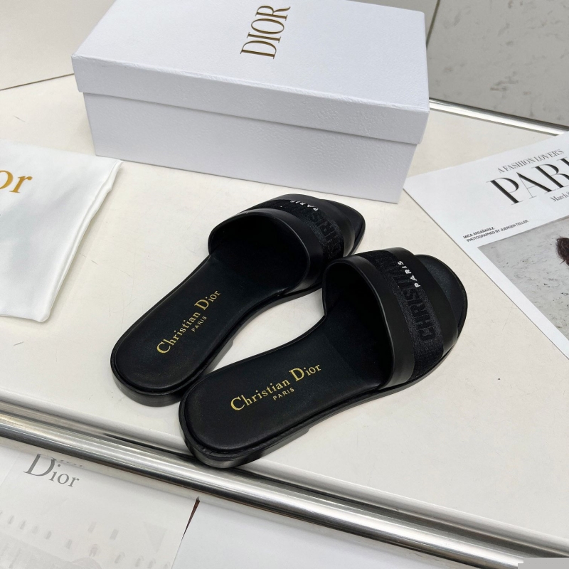ch**an D*or slippers